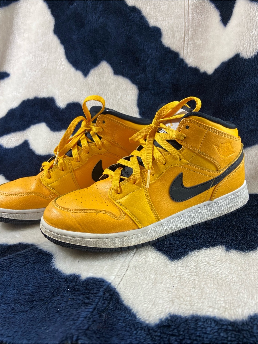 Nike Youth Sz 6.5 Air Jordan 1 Mid University Gold 2019 554725-700 High Top